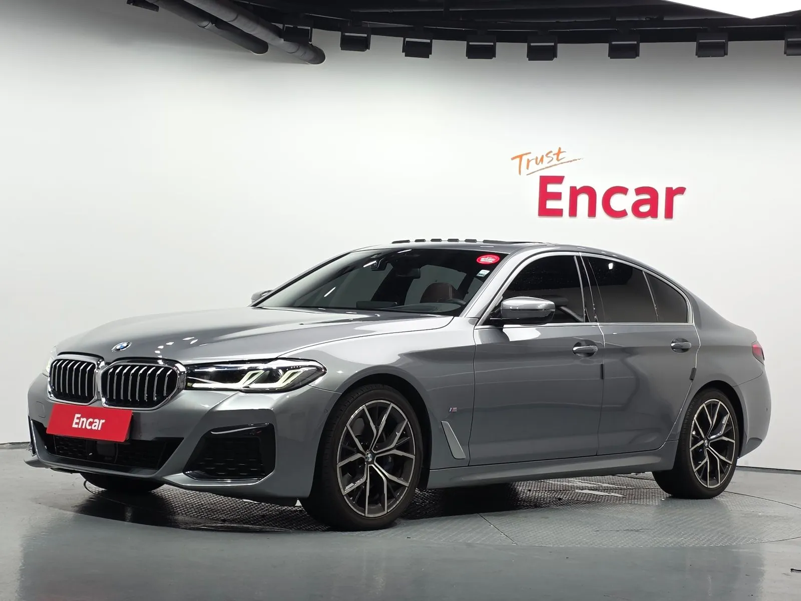 BMW 5 Series 530i xDrive M Sport Package, снимка 1 от 20