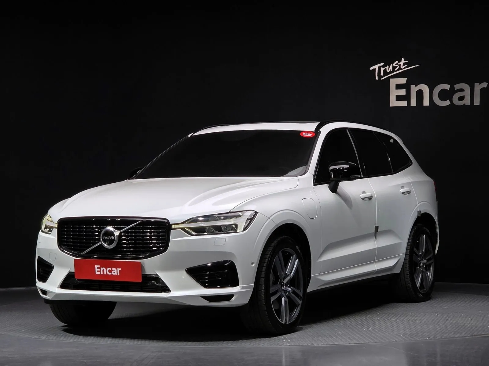 Volvo XC60 T8 R-Design, снимка 1 от 20