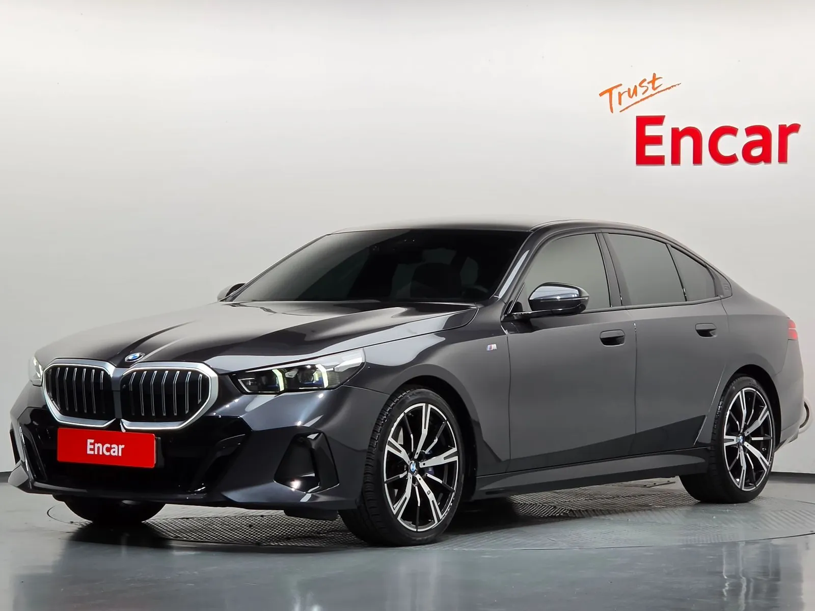 BMW 5 Series 530i xDrive M Sport, снимка 1 от 20