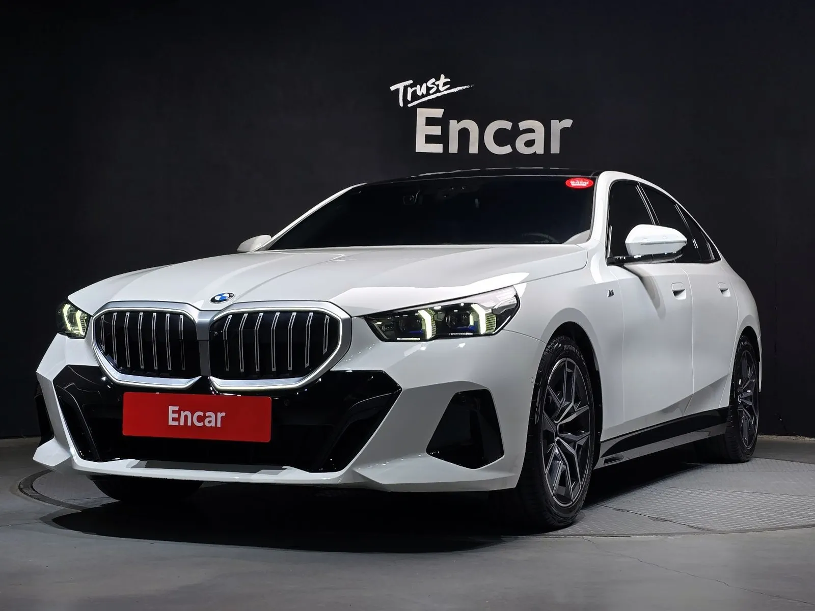 BMW 5 Series 520i M Sport, снимка 1 от 20