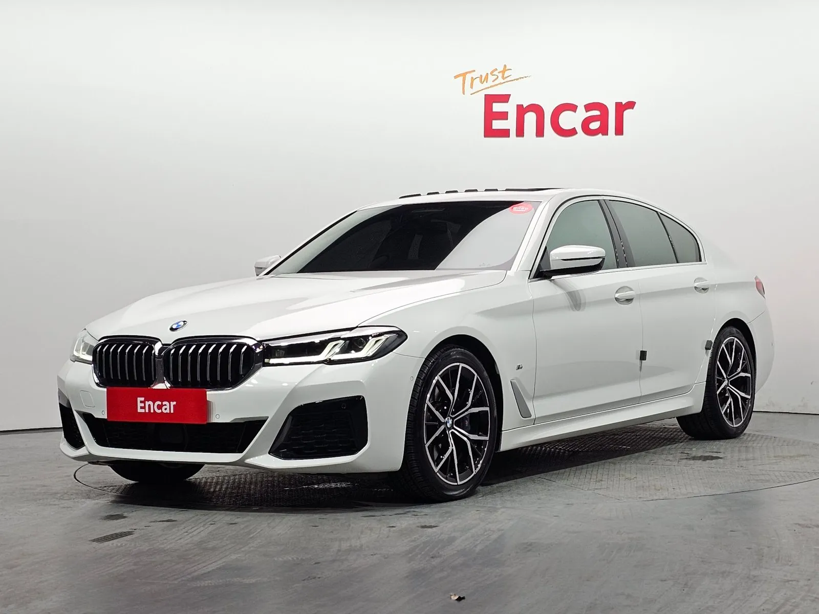 BMW 5 Series 530i xDrive M Sport Package, снимка 1 от 20