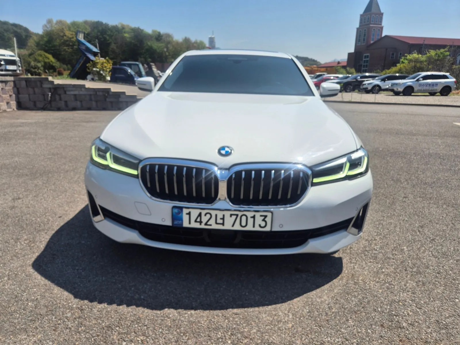 BMW 5 Series 520i Luxury, снимка 1 от 20