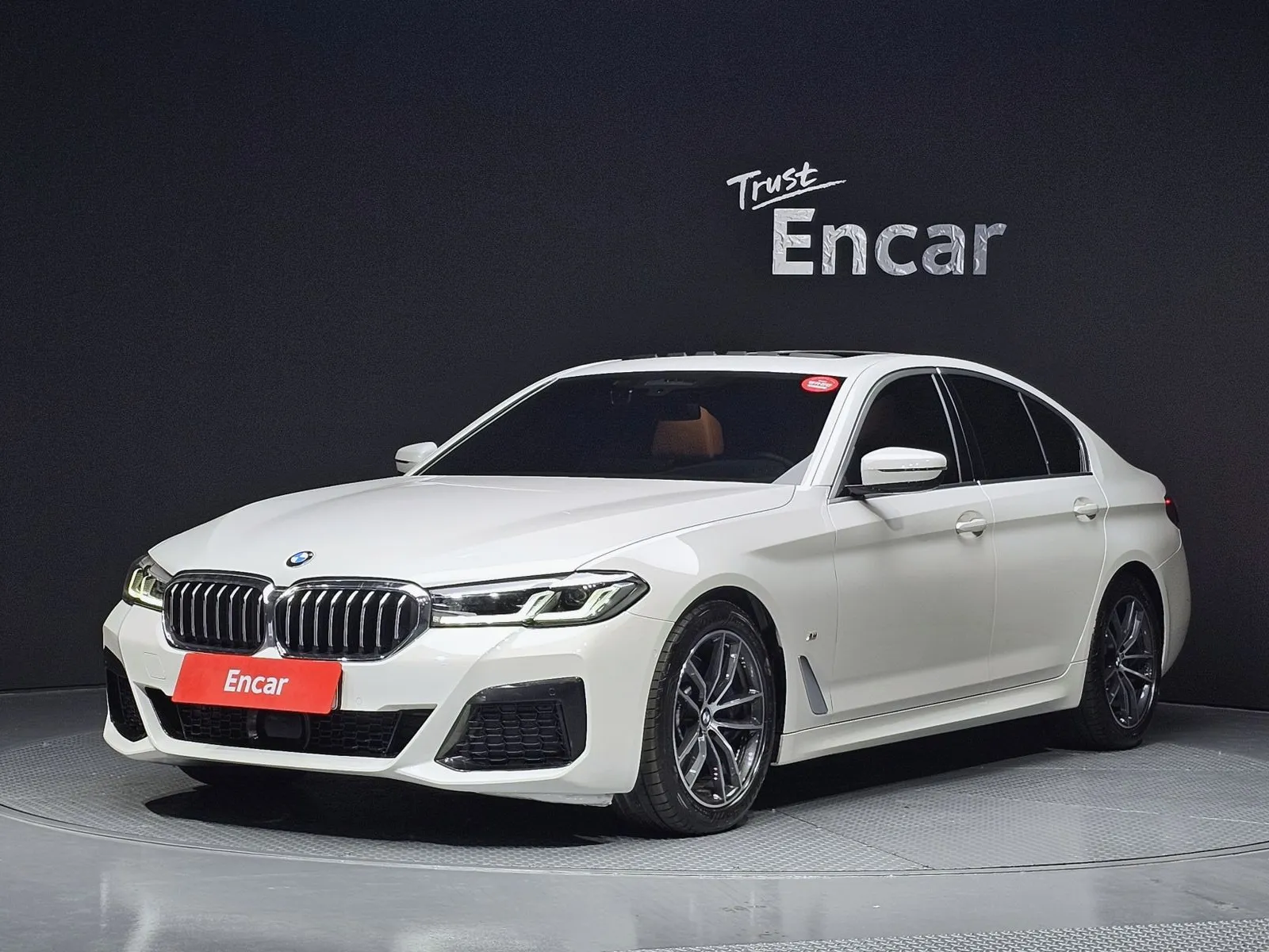 BMW 5 Series 520i M Sport, снимка 1 от 20