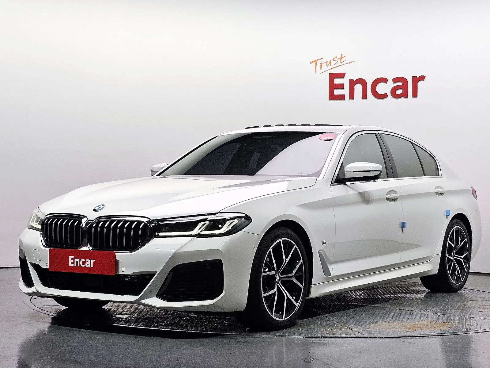 BMW 5 Series 530i M Sport Package, снимка 1 от 20