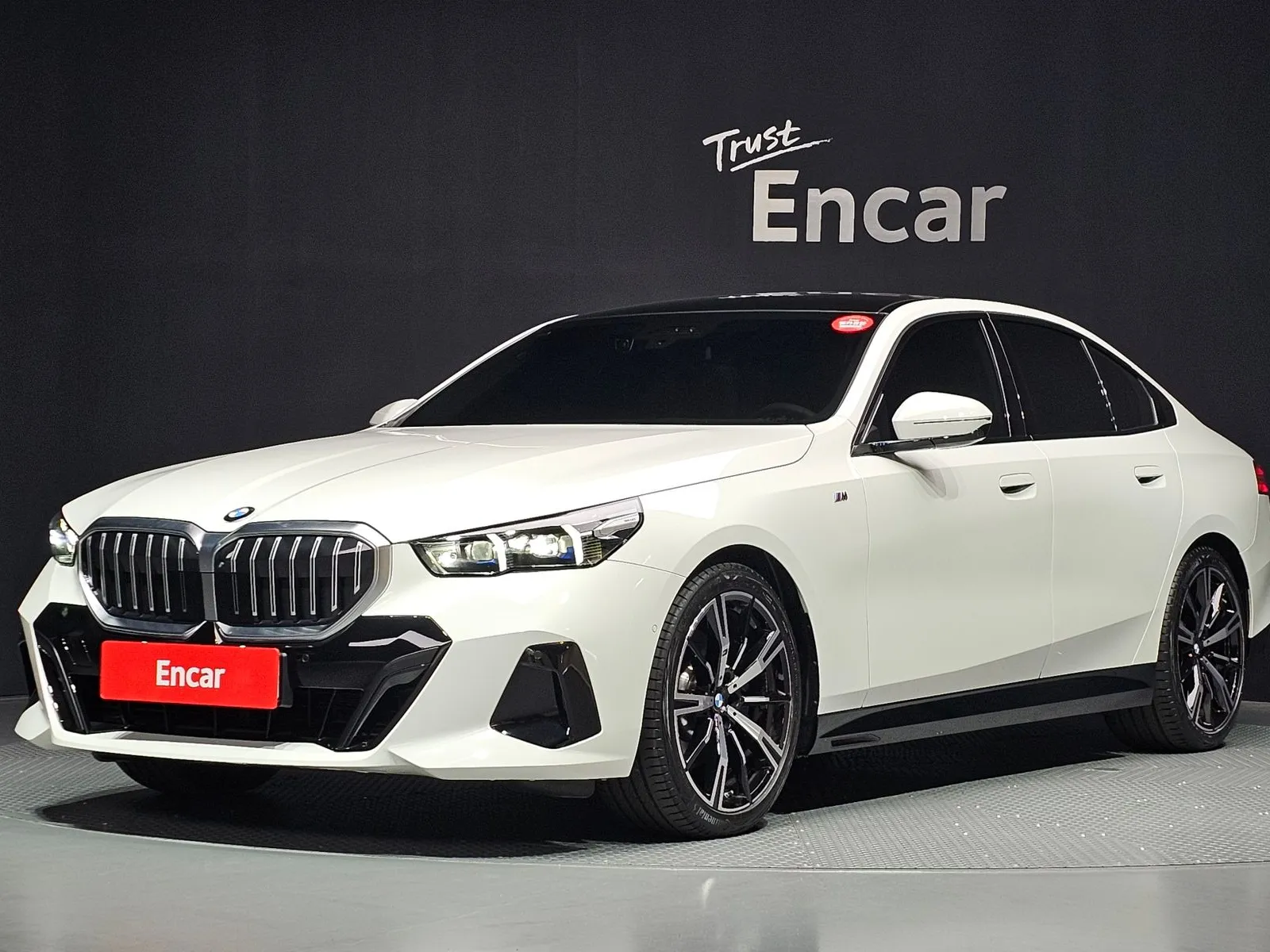 BMW 5 Series 520i M Sport, снимка 1 от 20