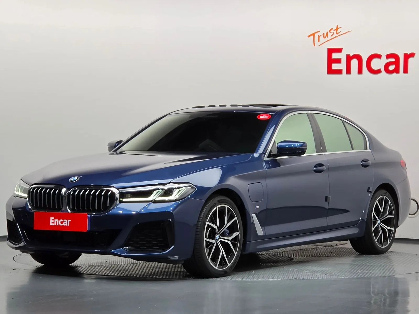 BMW 5 Series 530e M Sport, снимка 1 от 20