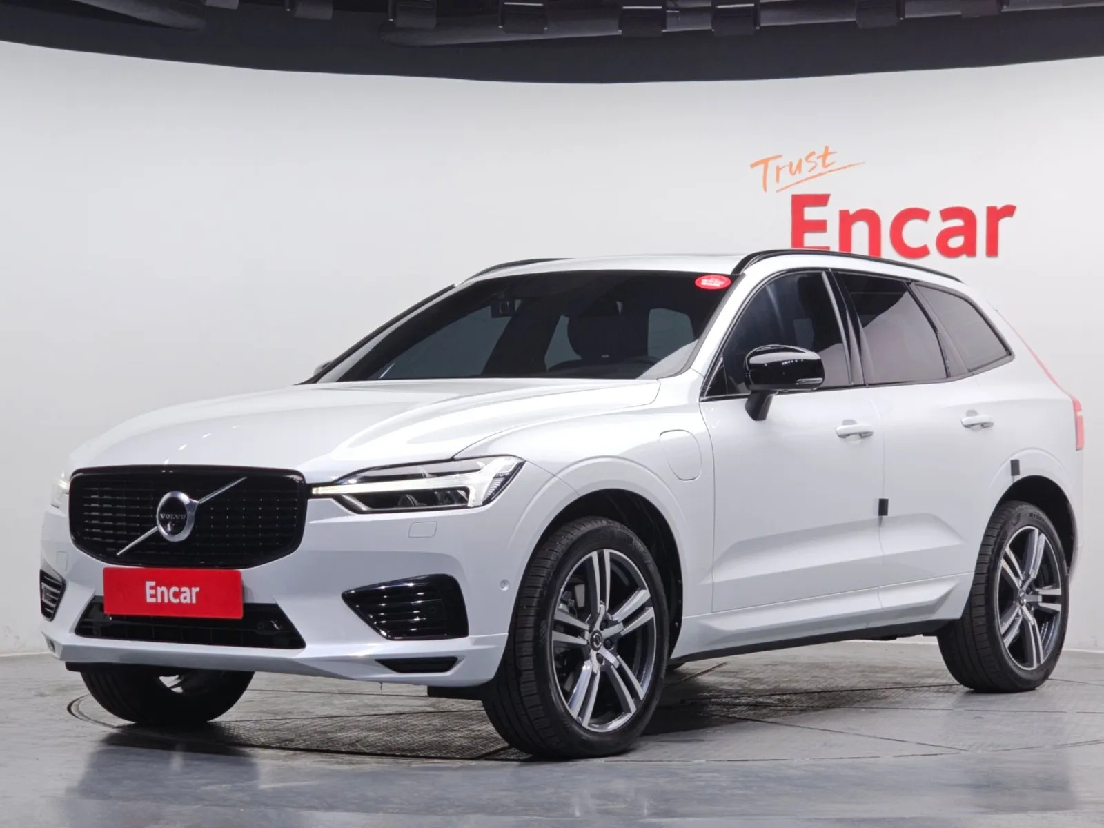 Volvo XC60 T8 R-Design, снимка 1 от 20