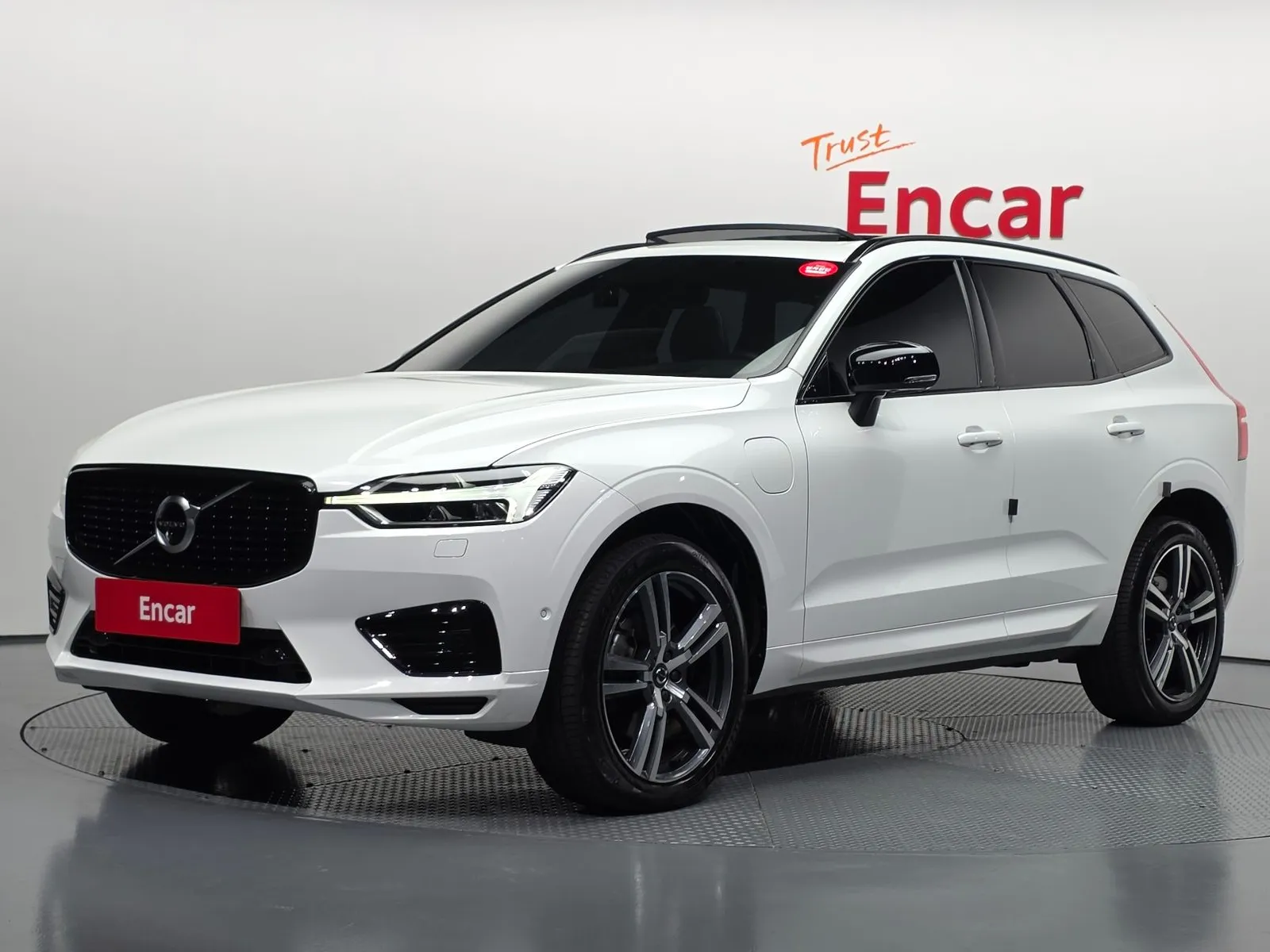 Volvo XC60 T8 R-Design, снимка 1 от 20