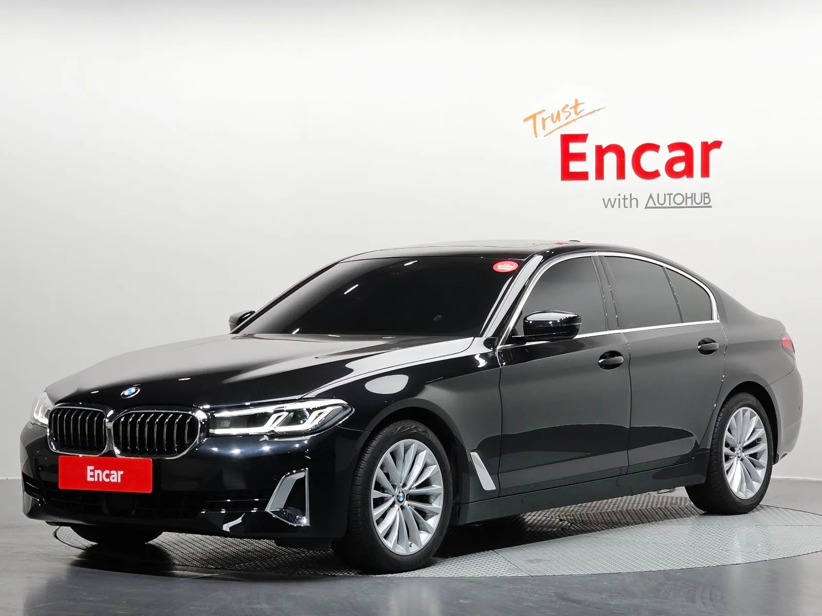 BMW 5 Series 520i Luxury, снимка 1 от 20