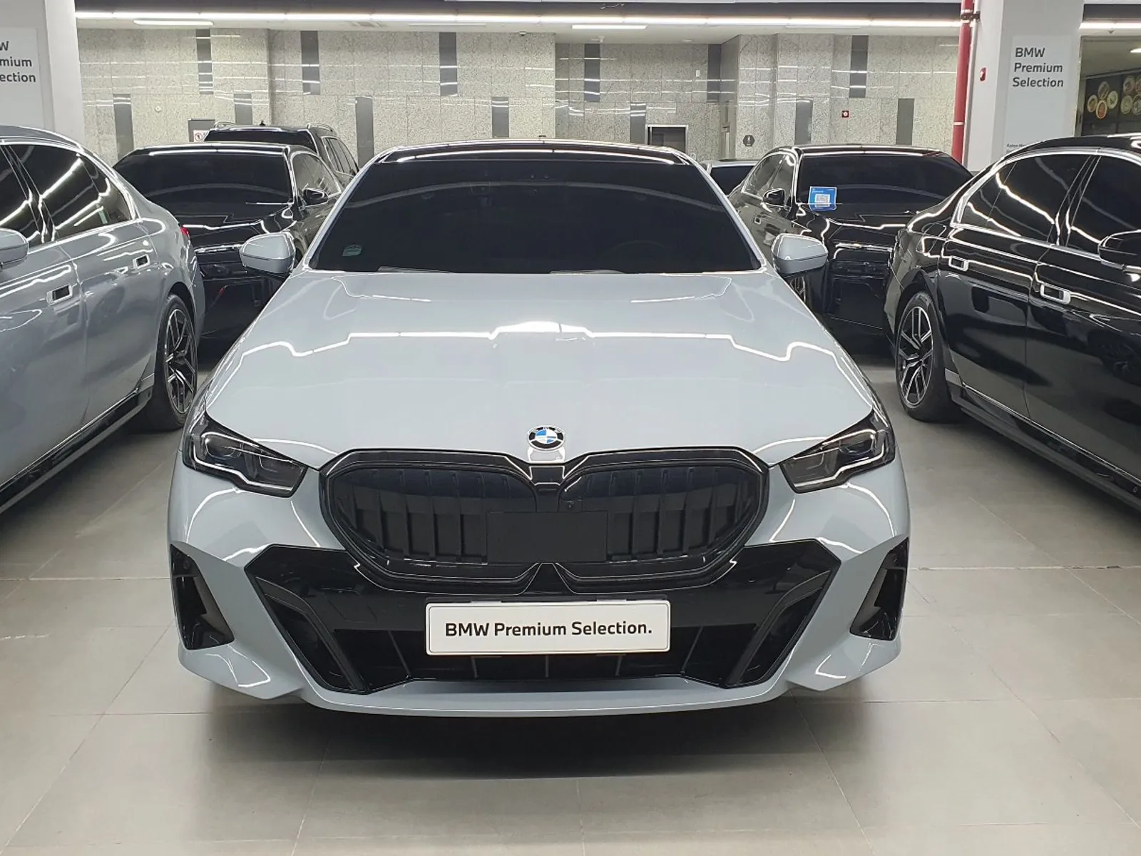 BMW 5 Series 520i M Sport, снимка 1 от 9