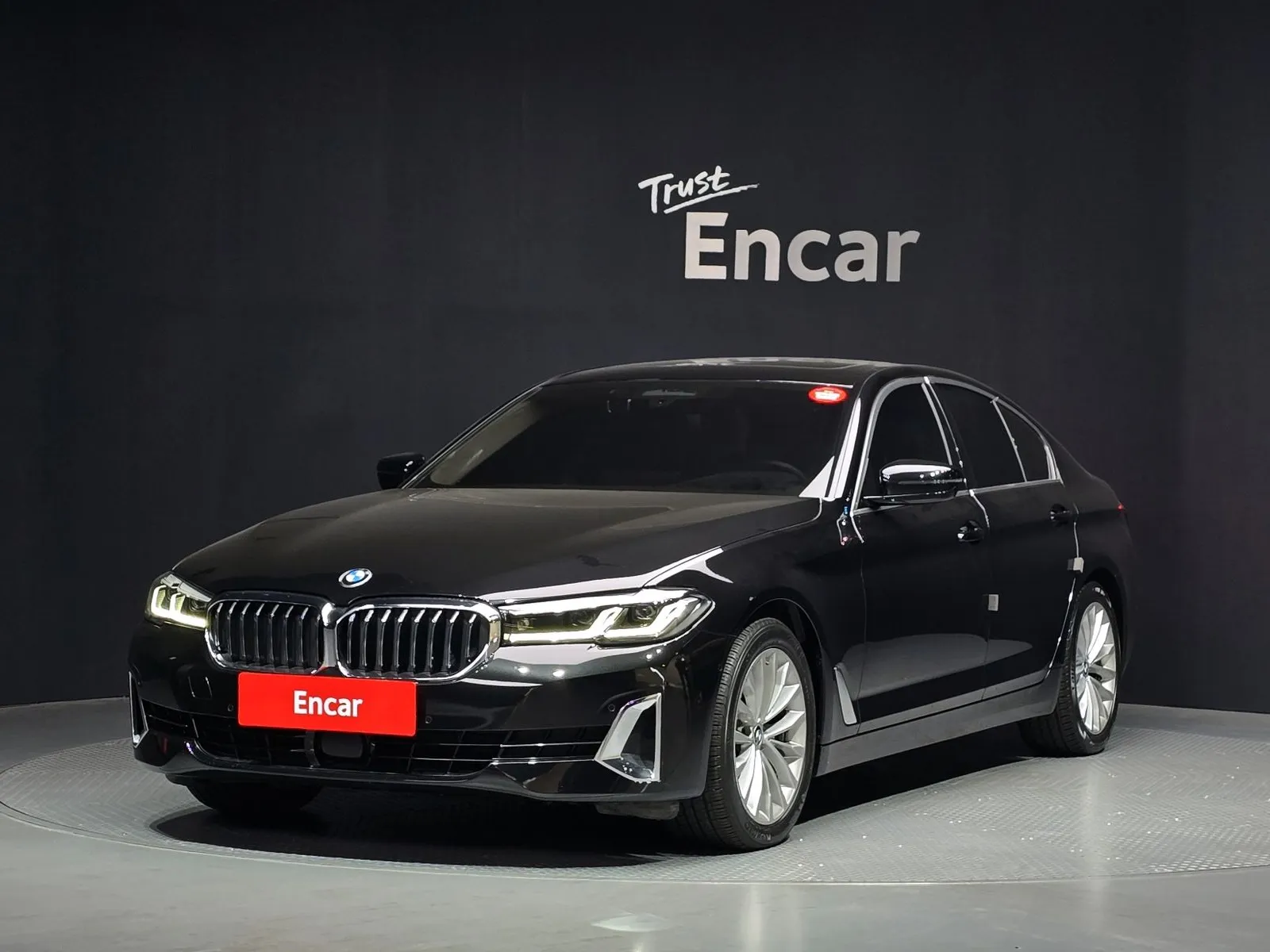 BMW 5 Series 523d xDrive Luxury, снимка 1 от 20