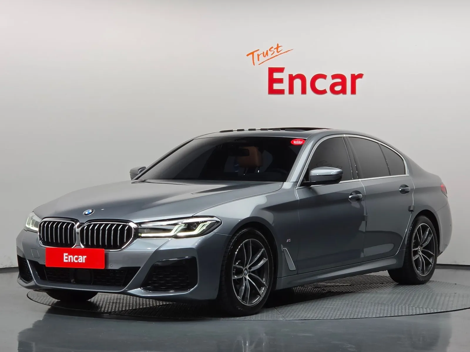 BMW 5 Series 520i M Sport, снимка 1 от 20