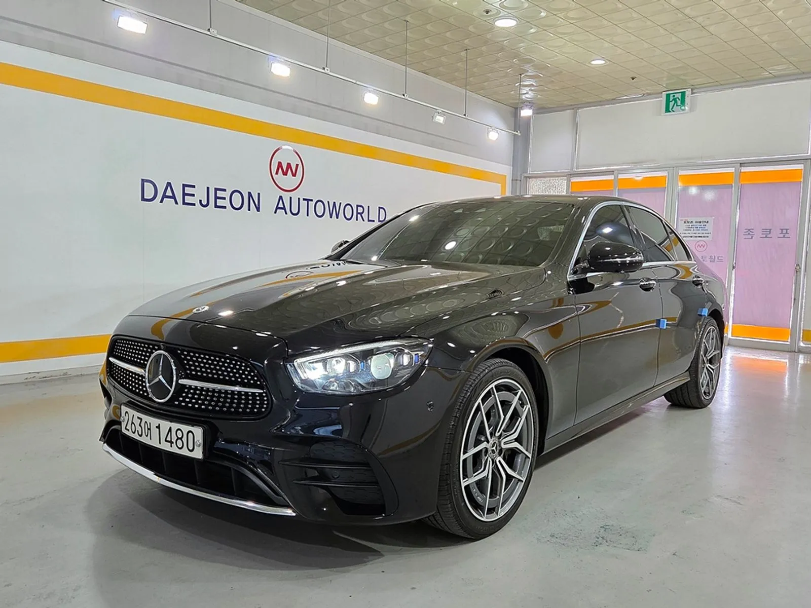Mercedes-Benz E-Class E220d 4MATIC AMG Line, снимка 1 от 20