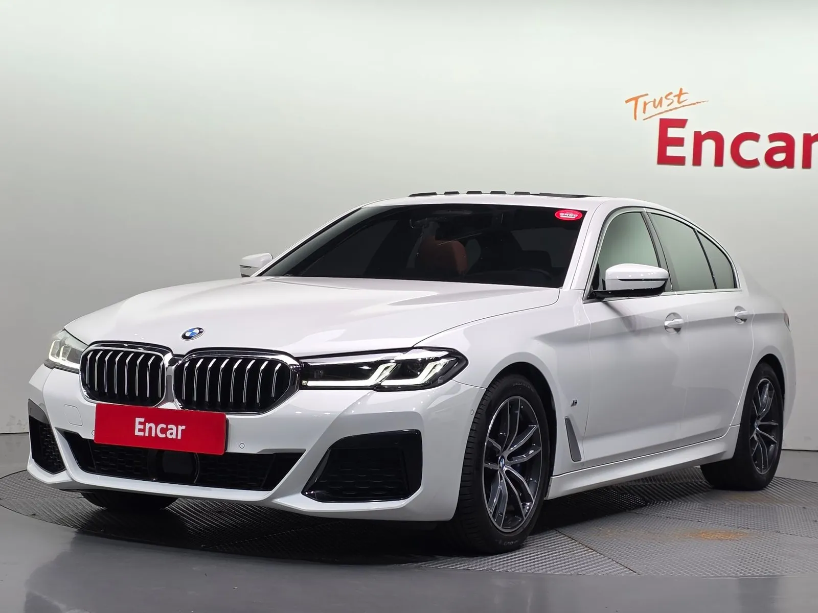 BMW 5 Series 520i M Sport, снимка 1 от 20