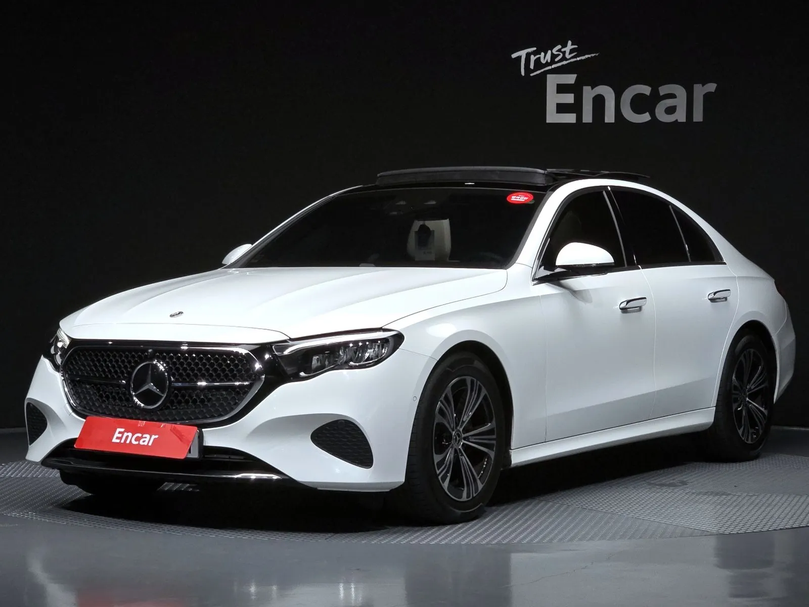 Mercedes-Benz E-Class E200 Avantgarde, снимка 1 от 20
