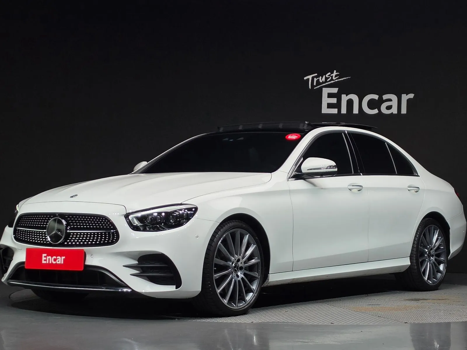 Mercedes-Benz E-Class E350 4MATIC AMG Line, снимка 1 от 20
