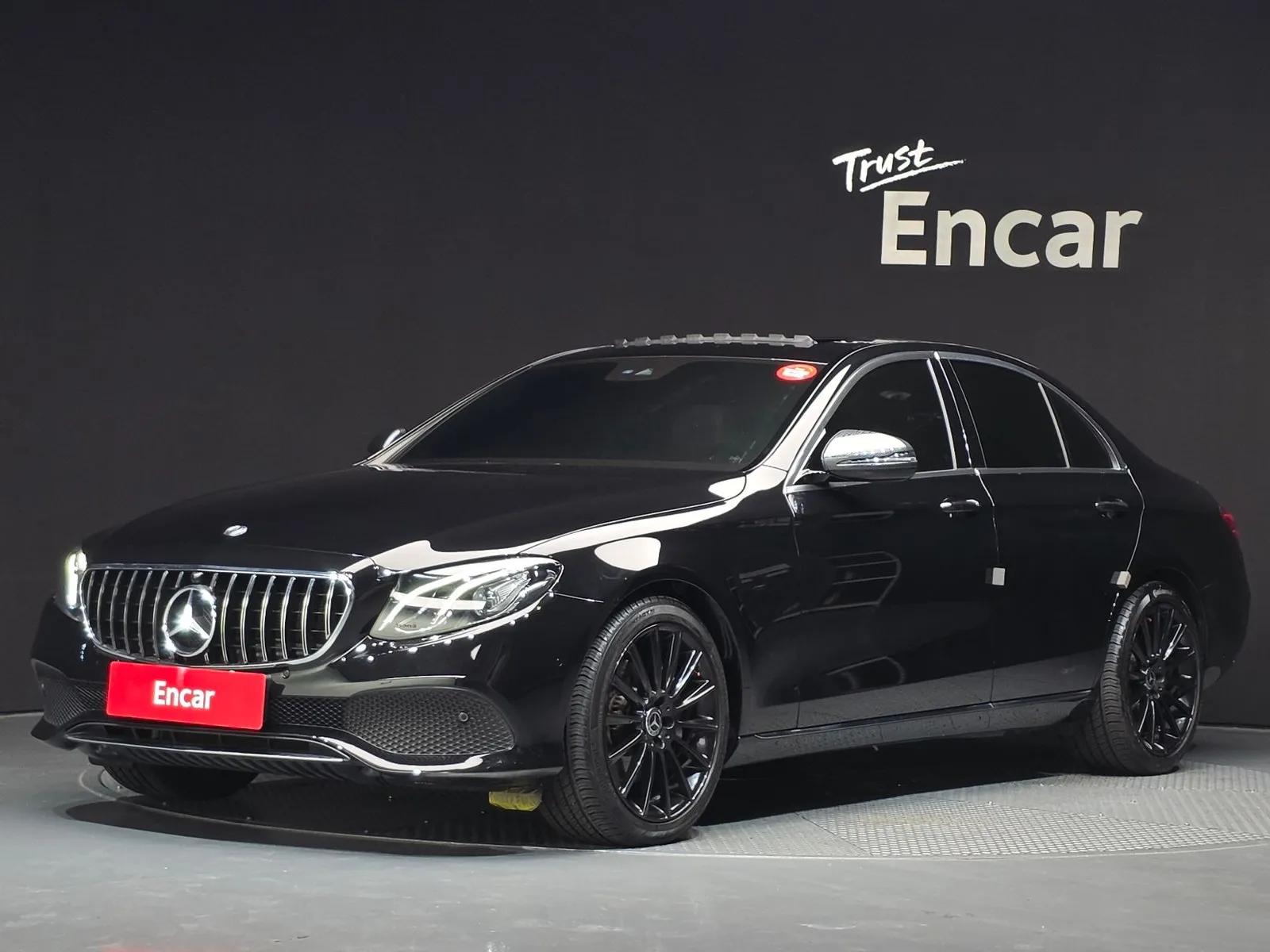 Mercedes-Benz E-Class E300 Avantgarde, снимка 1 от 20