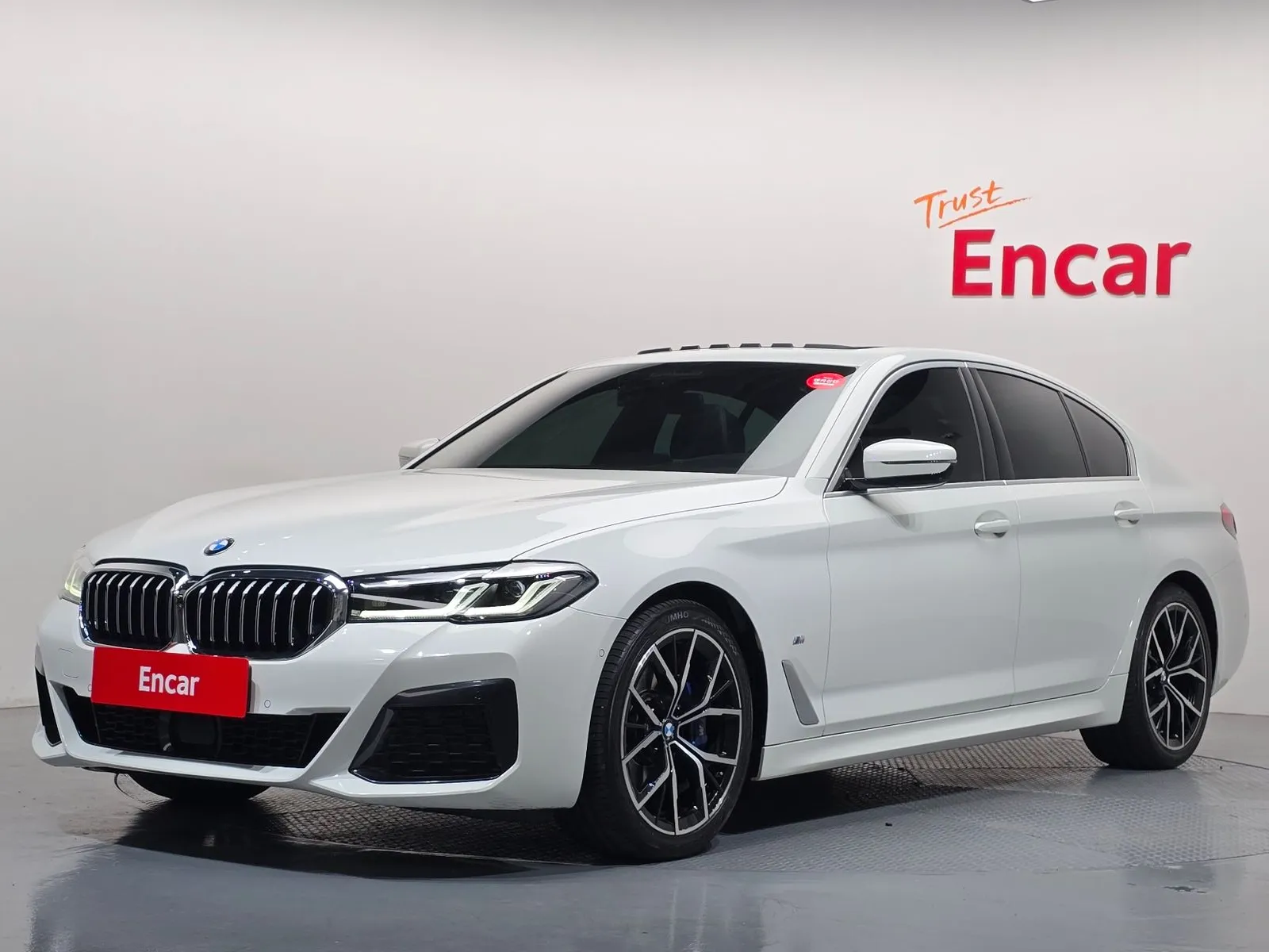BMW 5 Series 530i M Sport Package, снимка 1 от 20
