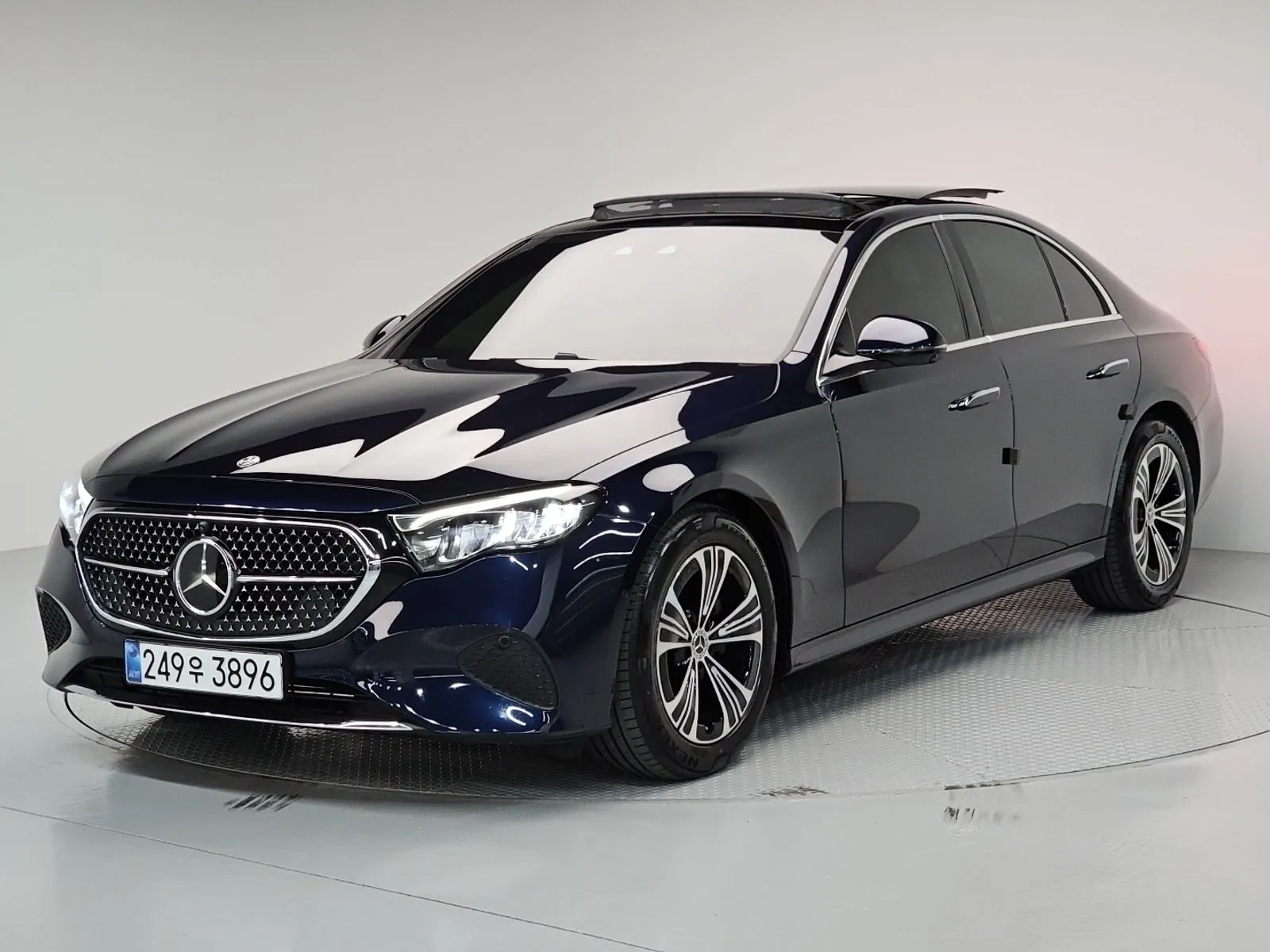 Mercedes-Benz E-Class E200 Avantgarde, снимка 1 от 20