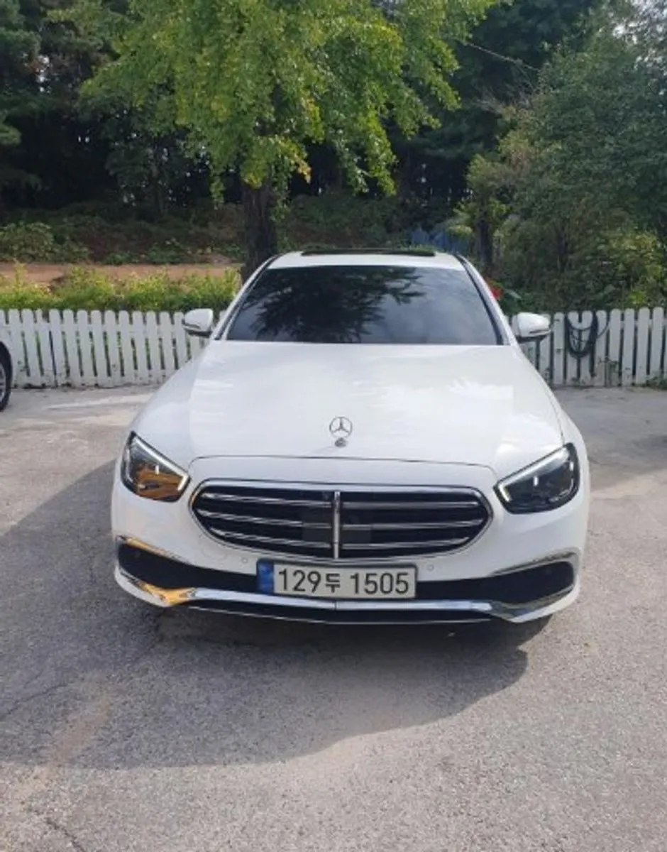 Mercedes-Benz E-Class E350 4MATIC Exclusive, снимка 1 от 11
