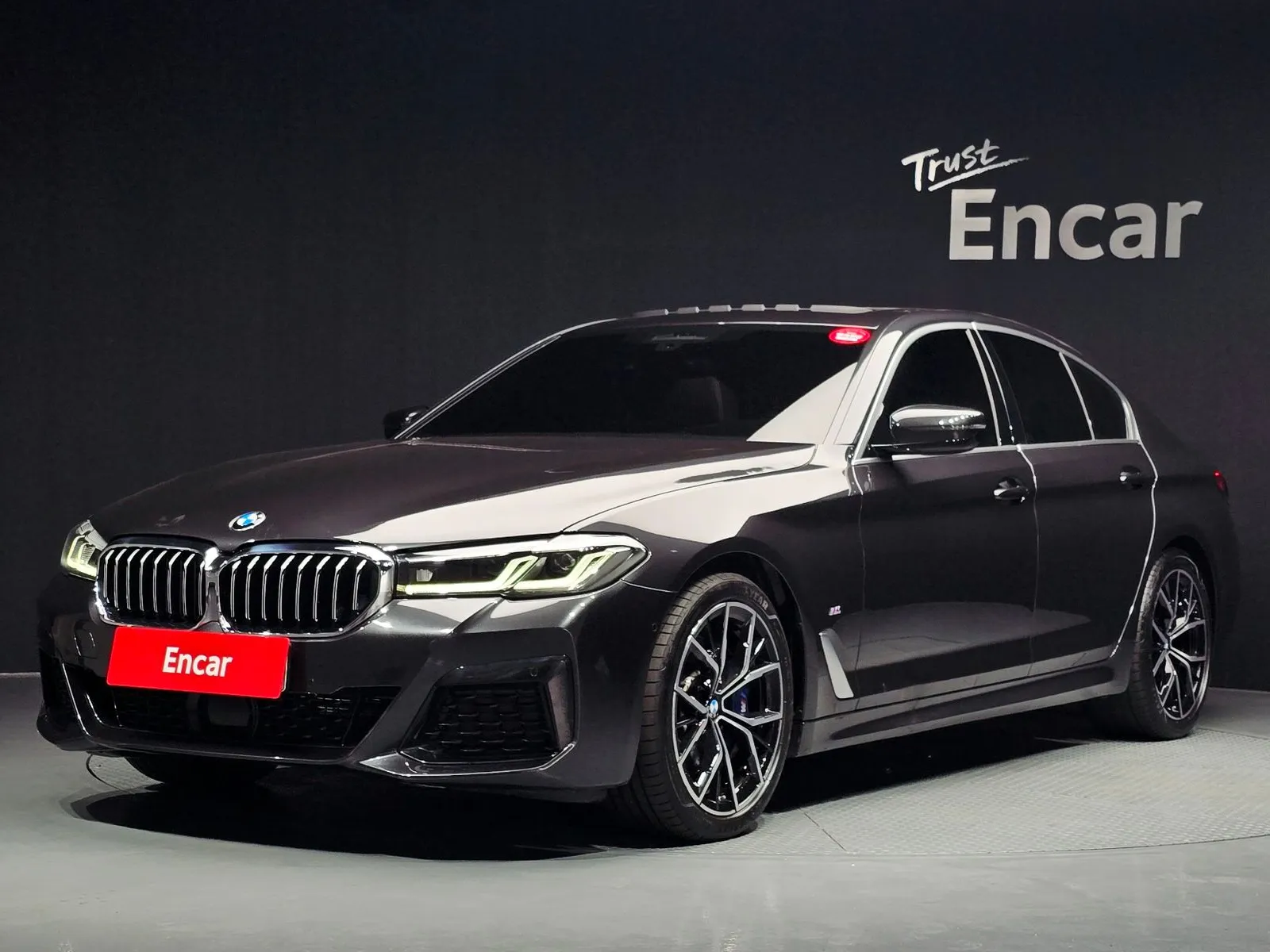 BMW 5 Series 530i xDrive M Sport Package, снимка 1 от 20