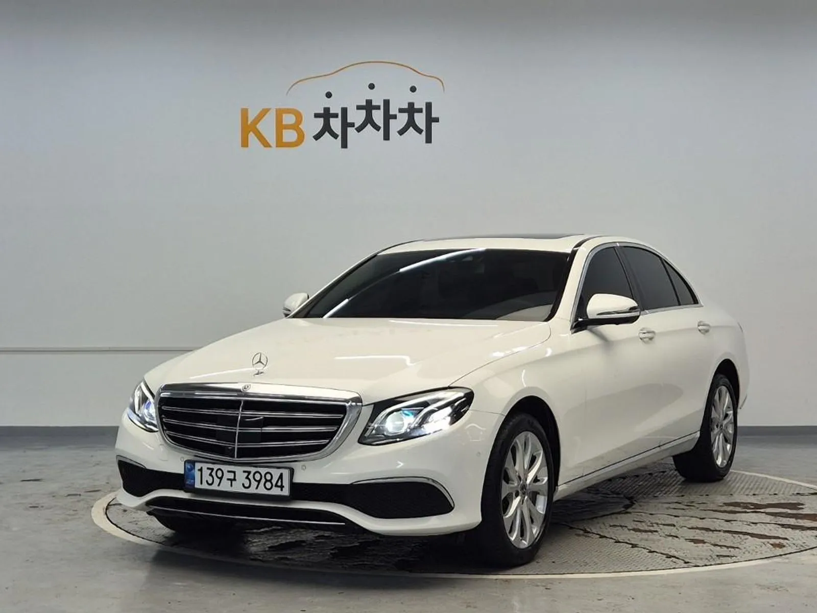 Mercedes-Benz E-Class E300 4MATIC Exclusive, снимка 1 от 20