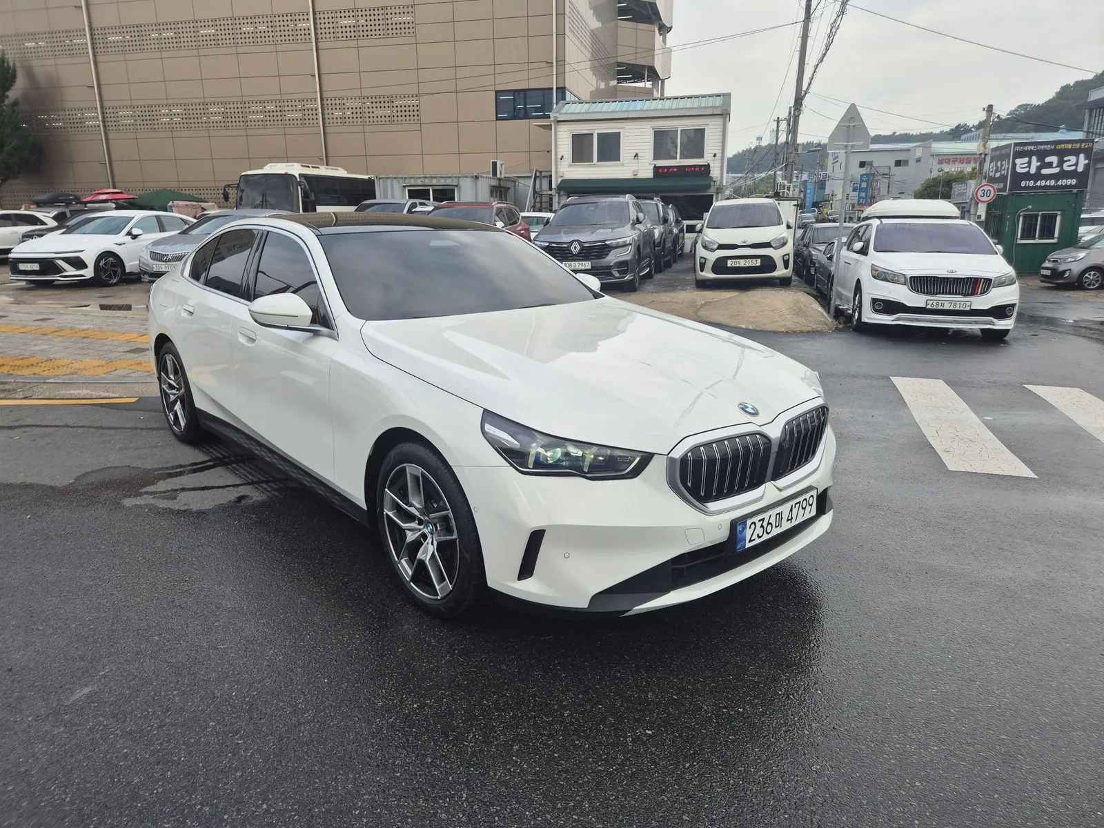 BMW 5 Series 520i, снимка 1 от 20