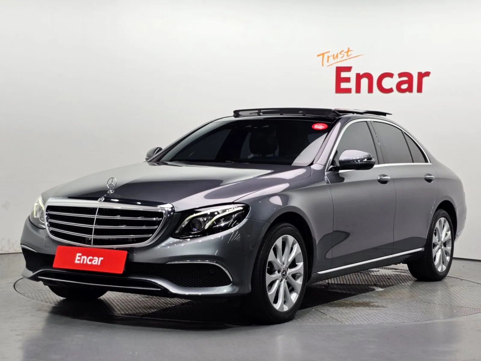 Mercedes-Benz E-Class E300 4MATIC Exclusive, снимка 1 от 20
