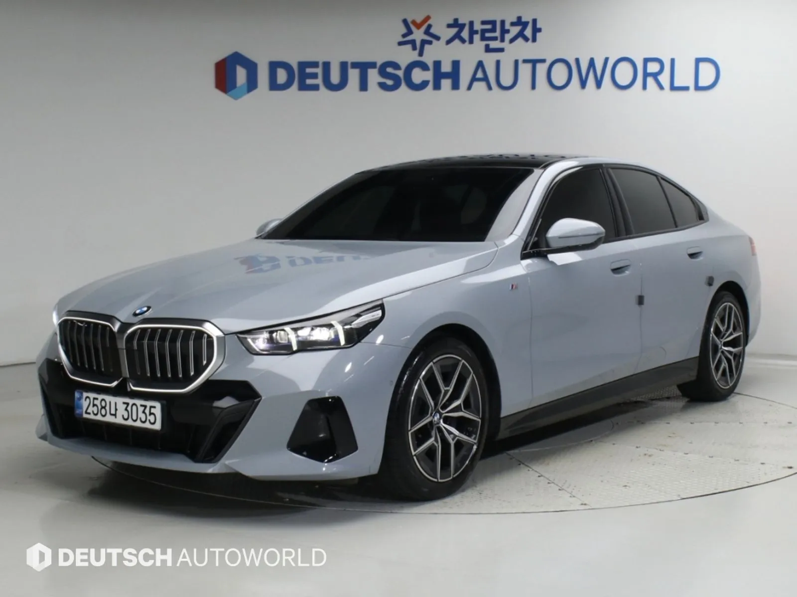 BMW 5 Series 520i M Sport, снимка 1 от 20