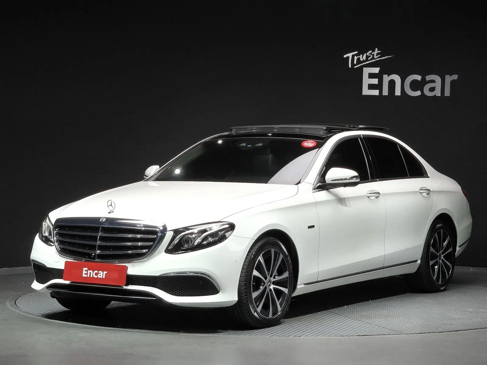 Mercedes-Benz E-Class E300e Exclusive, снимка 1 от 20