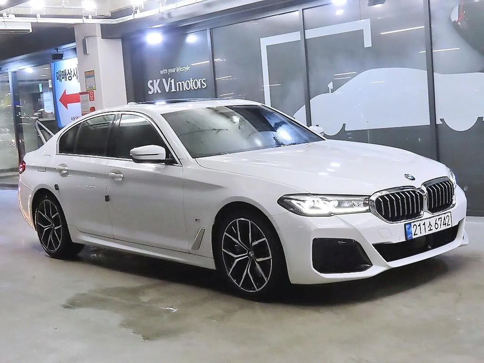 BMW 5 Series 530i xDrive M Sport Package, снимка 1 от 20