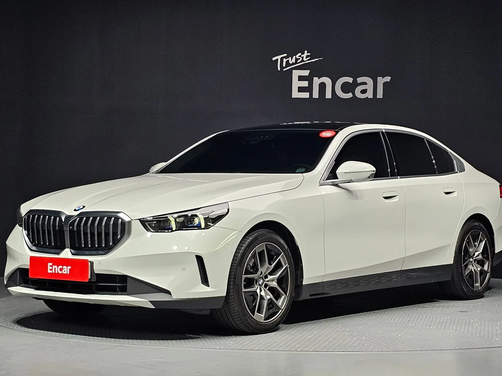 BMW 5 Series 520i, снимка 1 от 20