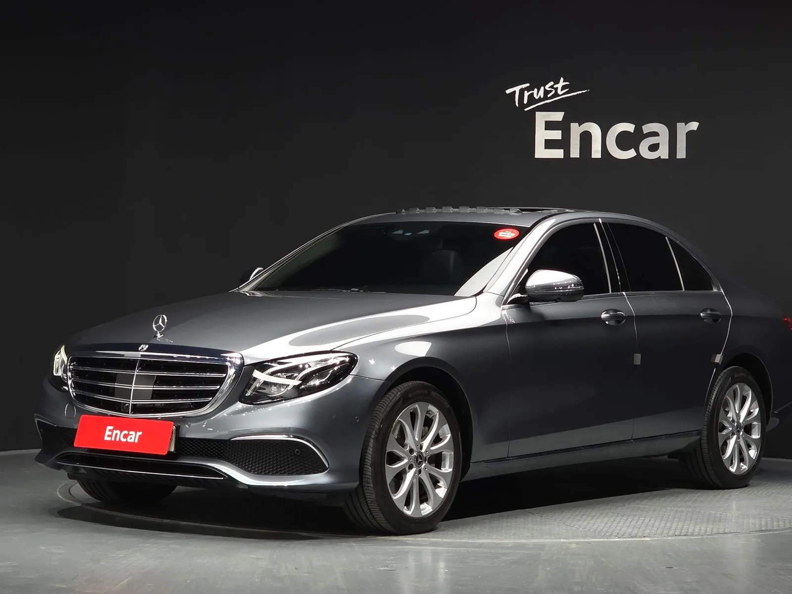 Mercedes-Benz E-Class E300 4MATIC Exclusive, снимка 1 от 20