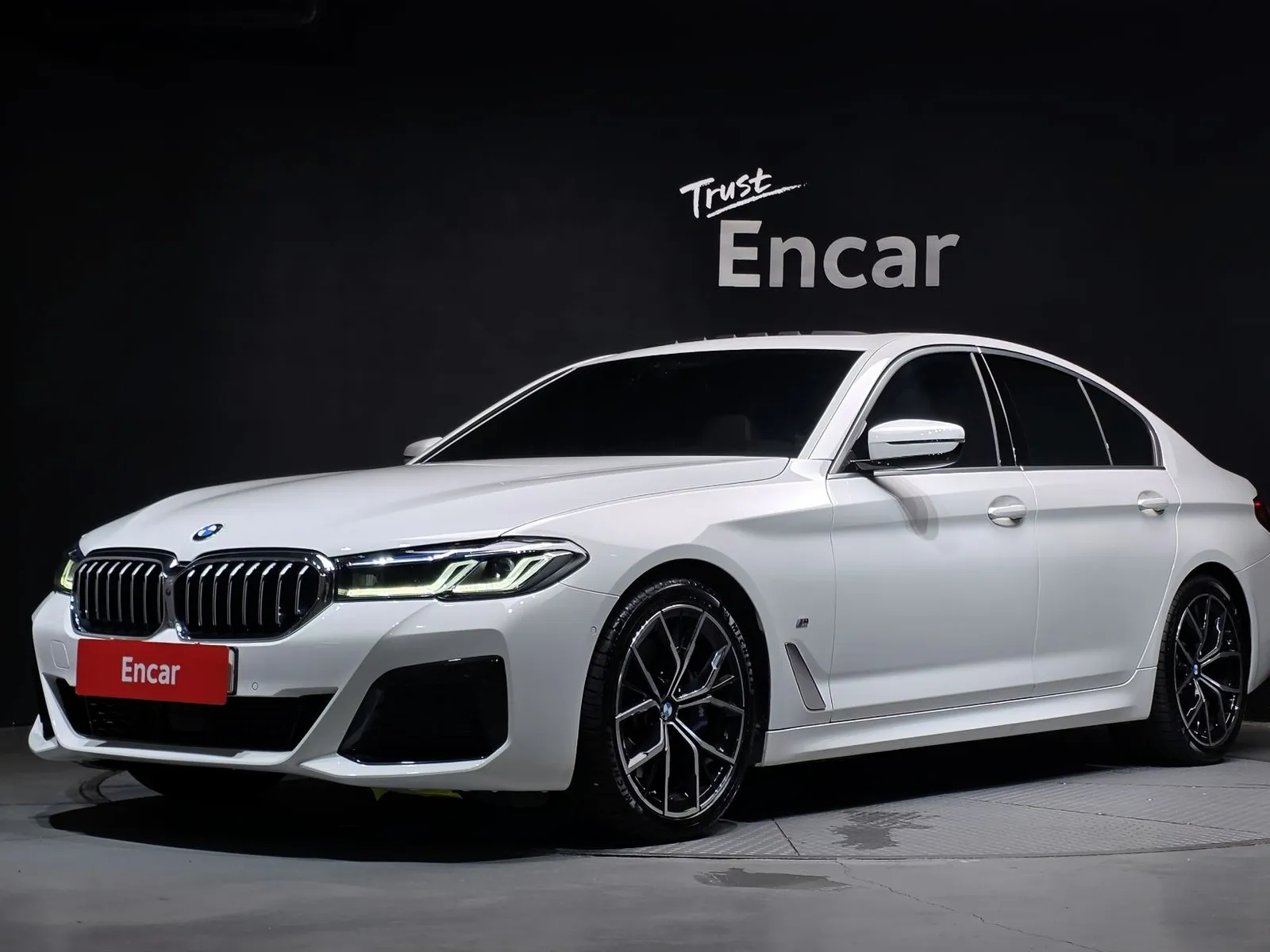 BMW 5 Series 530i M Sport Package, снимка 1 от 20
