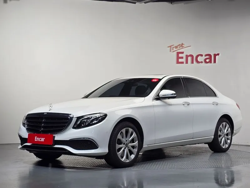 Mercedes-Benz E-Class E300 4MATIC Exclusive