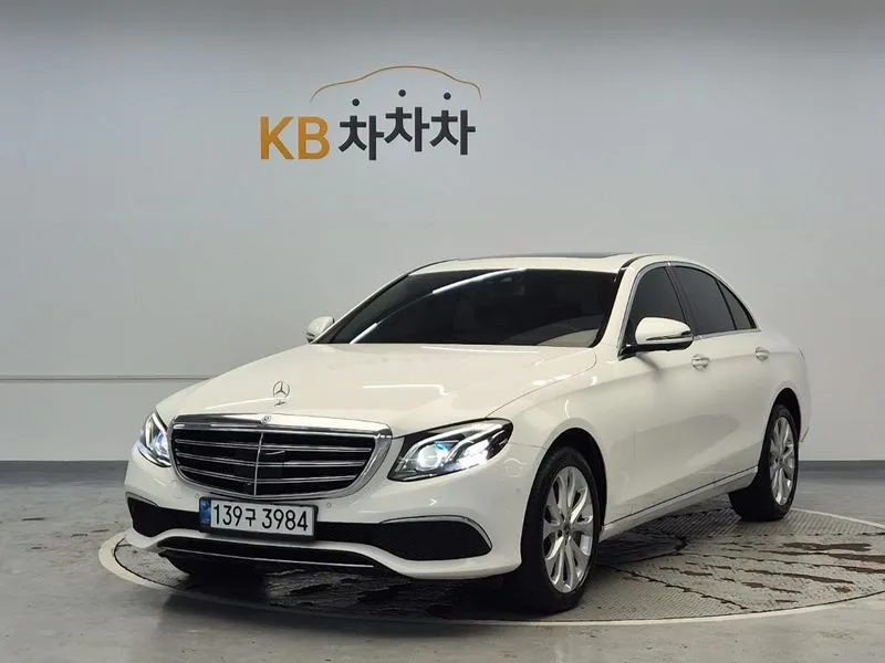 Mercedes-Benz E-Class E300 4MATIC Exclusive