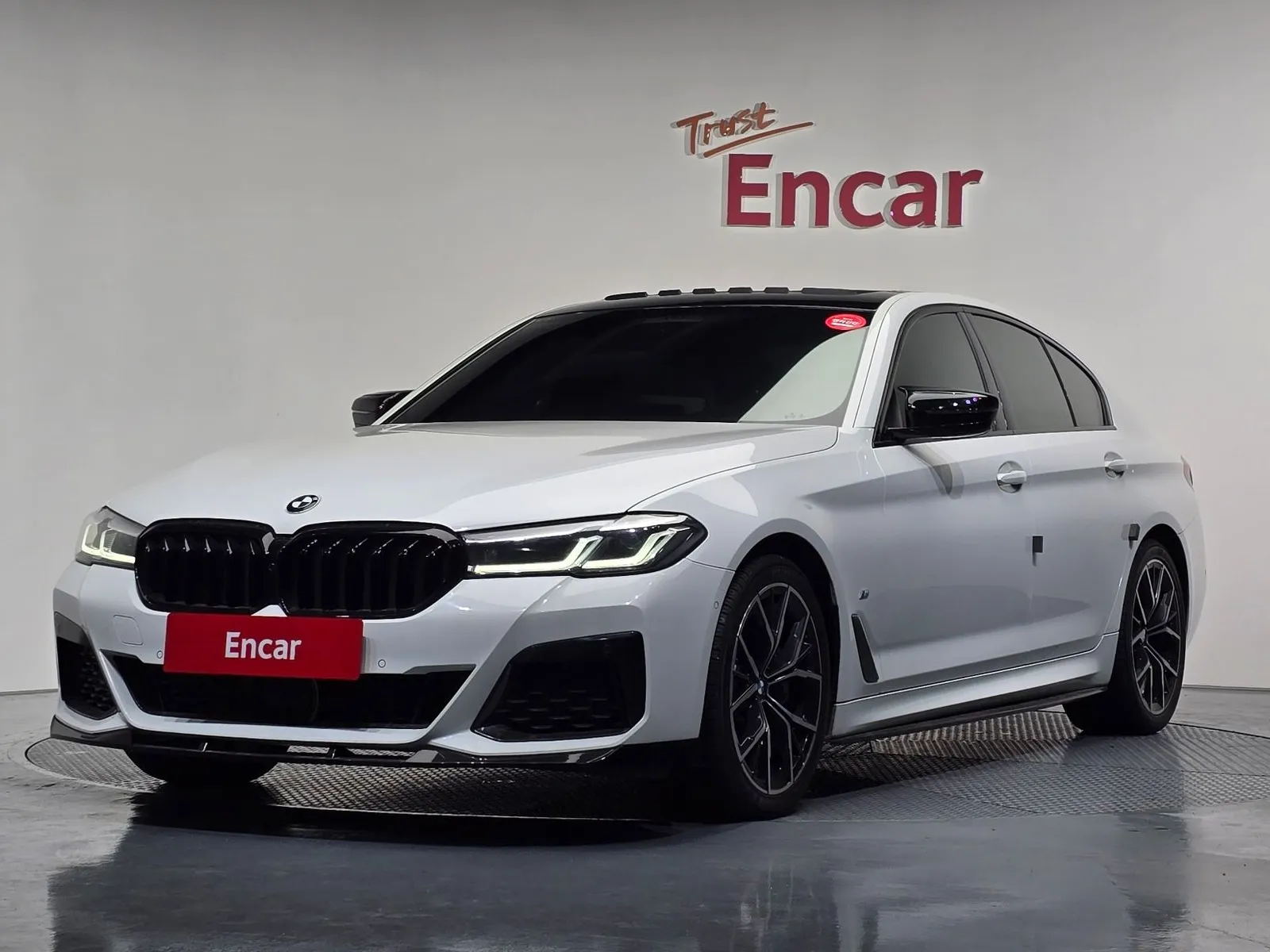 BMW 5 Series 530i M Sport Package, снимка 1 от 20