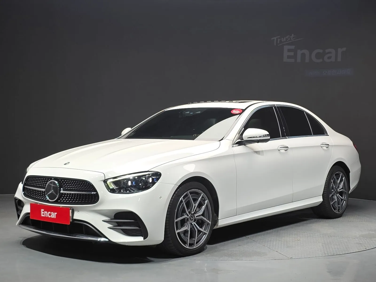 Mercedes-Benz E-Class E220d 4MATIC AMG Line, снимка 1 от 20