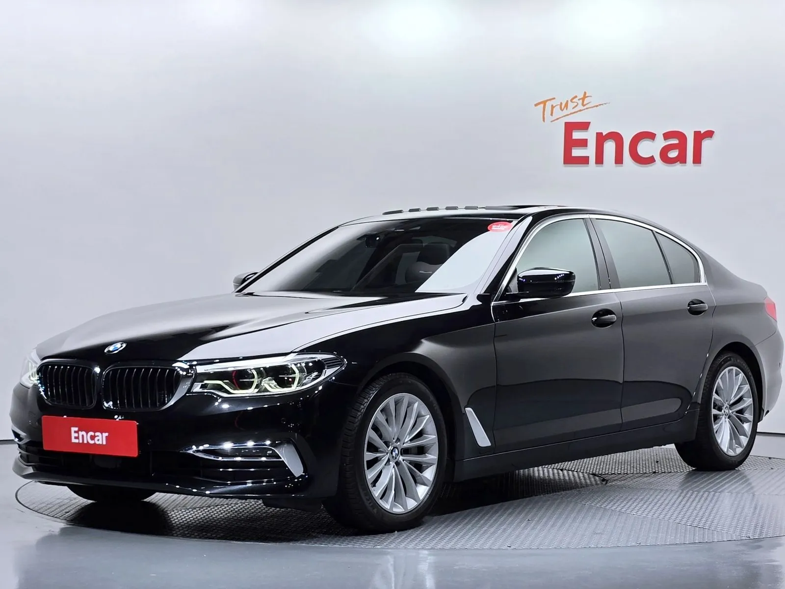 BMW 5 Series 530i Luxury Plus, снимка 1 от 20