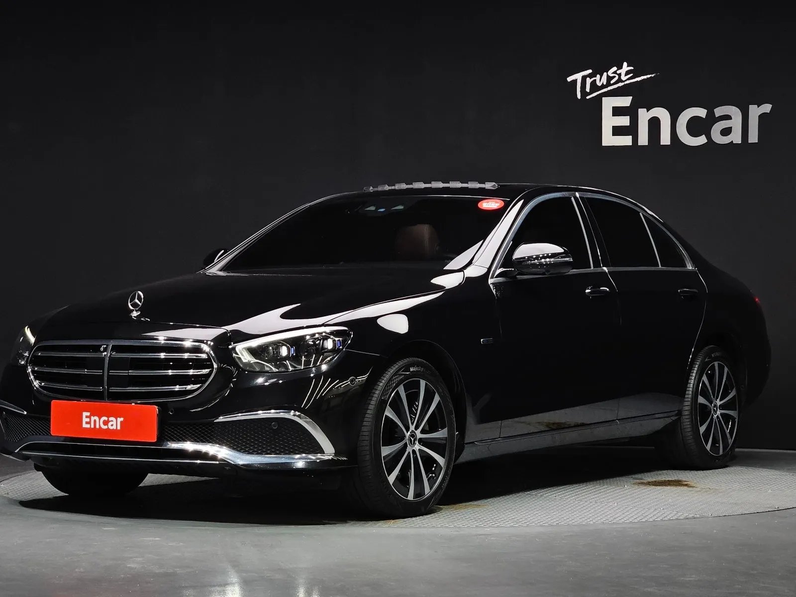 Mercedes-Benz E-Class E300e 4MATIC Exclusive, снимка 1 от 20