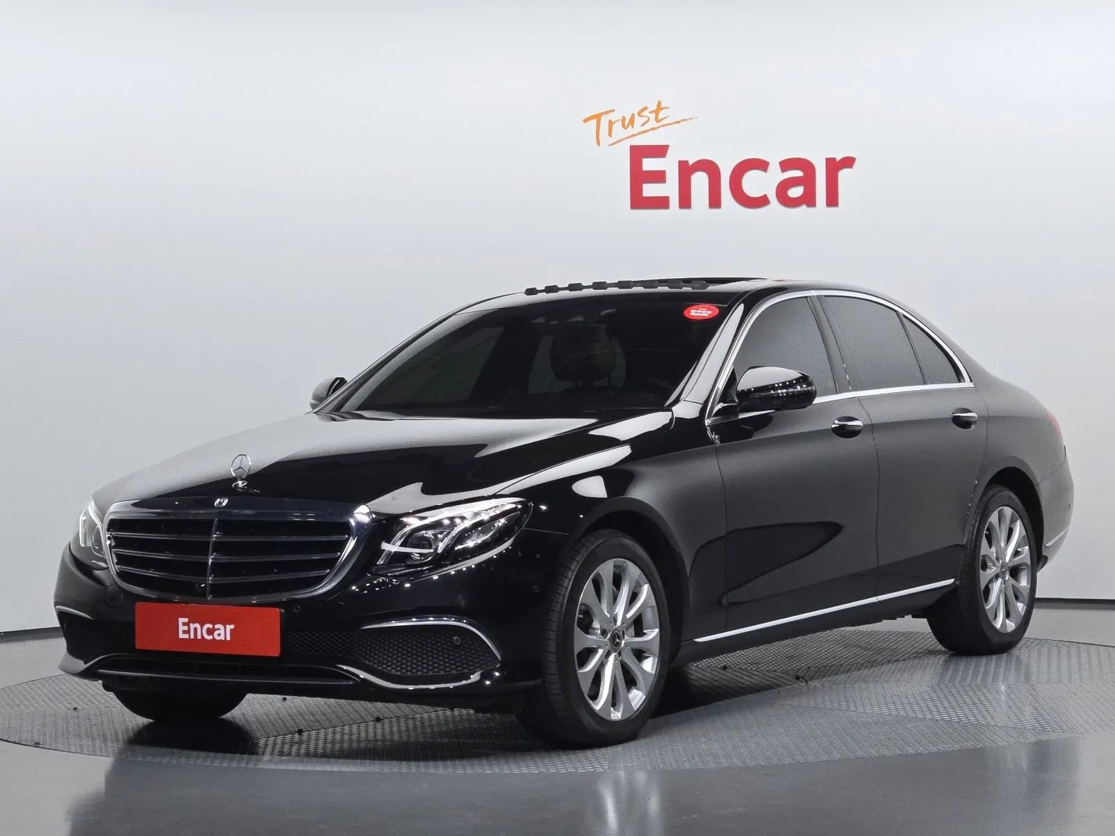 Mercedes-Benz E-Class E300 4MATIC Exclusive, снимка 1 от 20