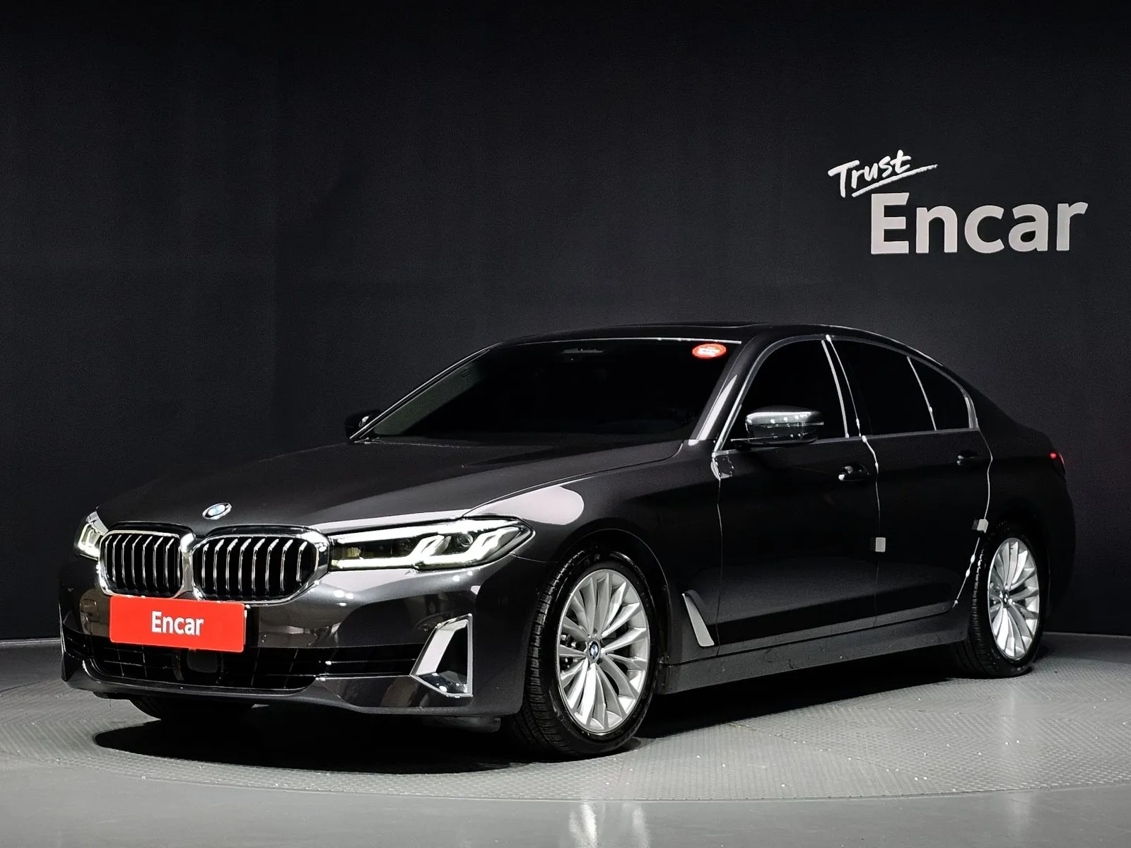BMW 5 Series 520i Luxury, снимка 1 от 20