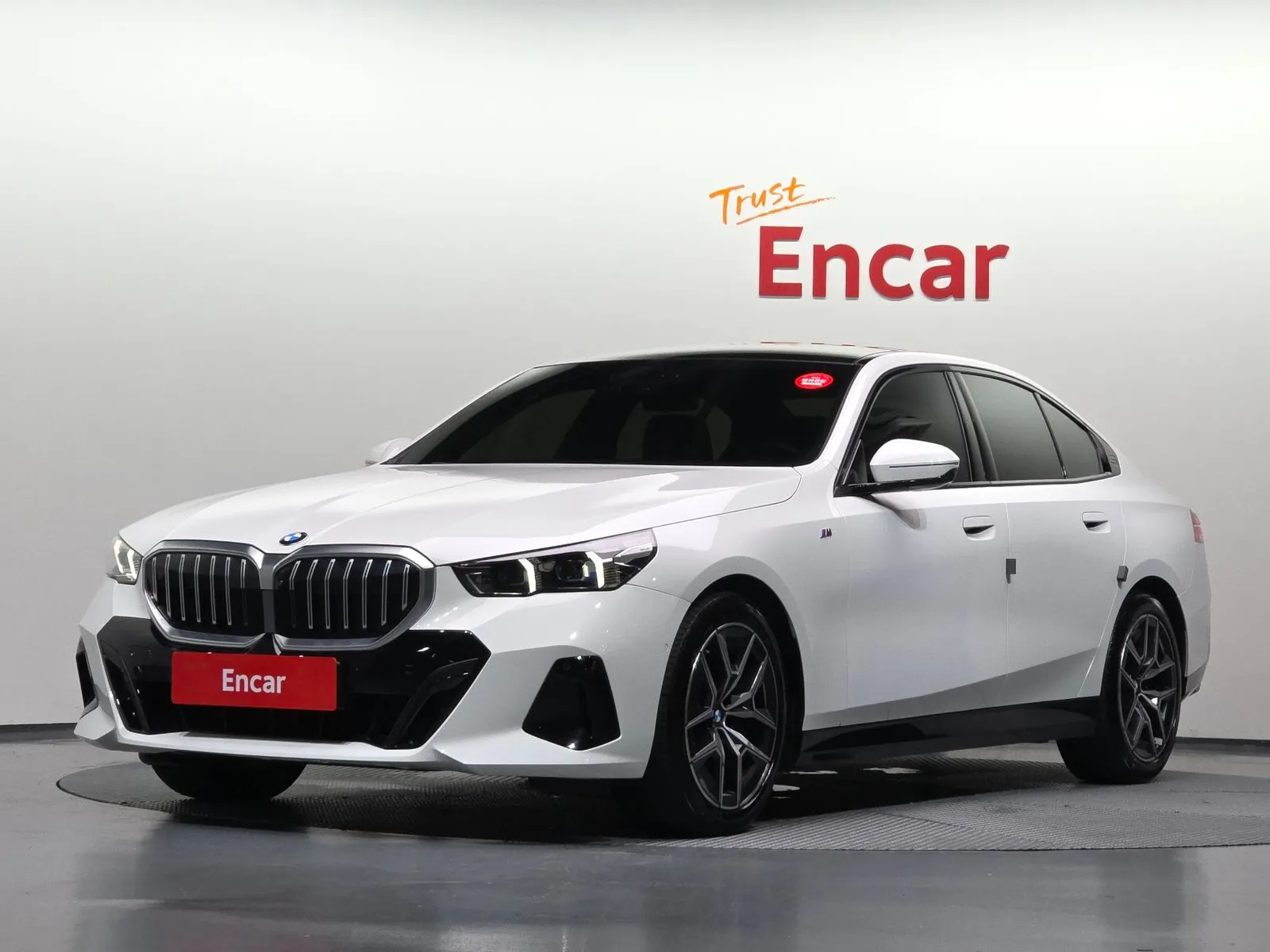 BMW 5 Series 520i M Sport, снимка 1 от 20