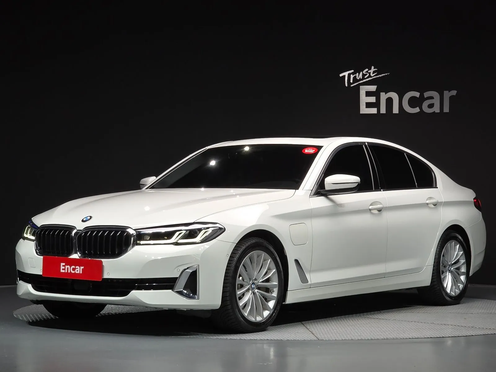 BMW 5 Series 530e Luxury, снимка 1 от 20