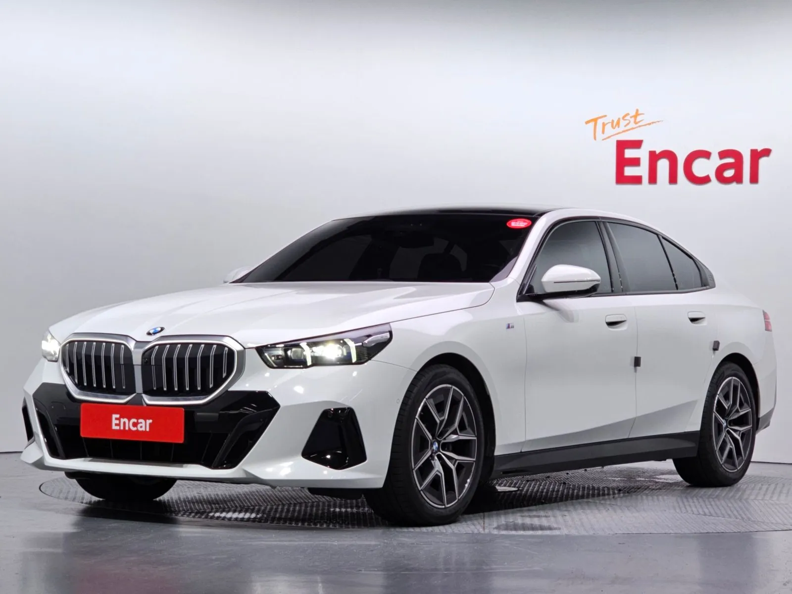BMW 5 Series 520i M Sport, снимка 1 от 20