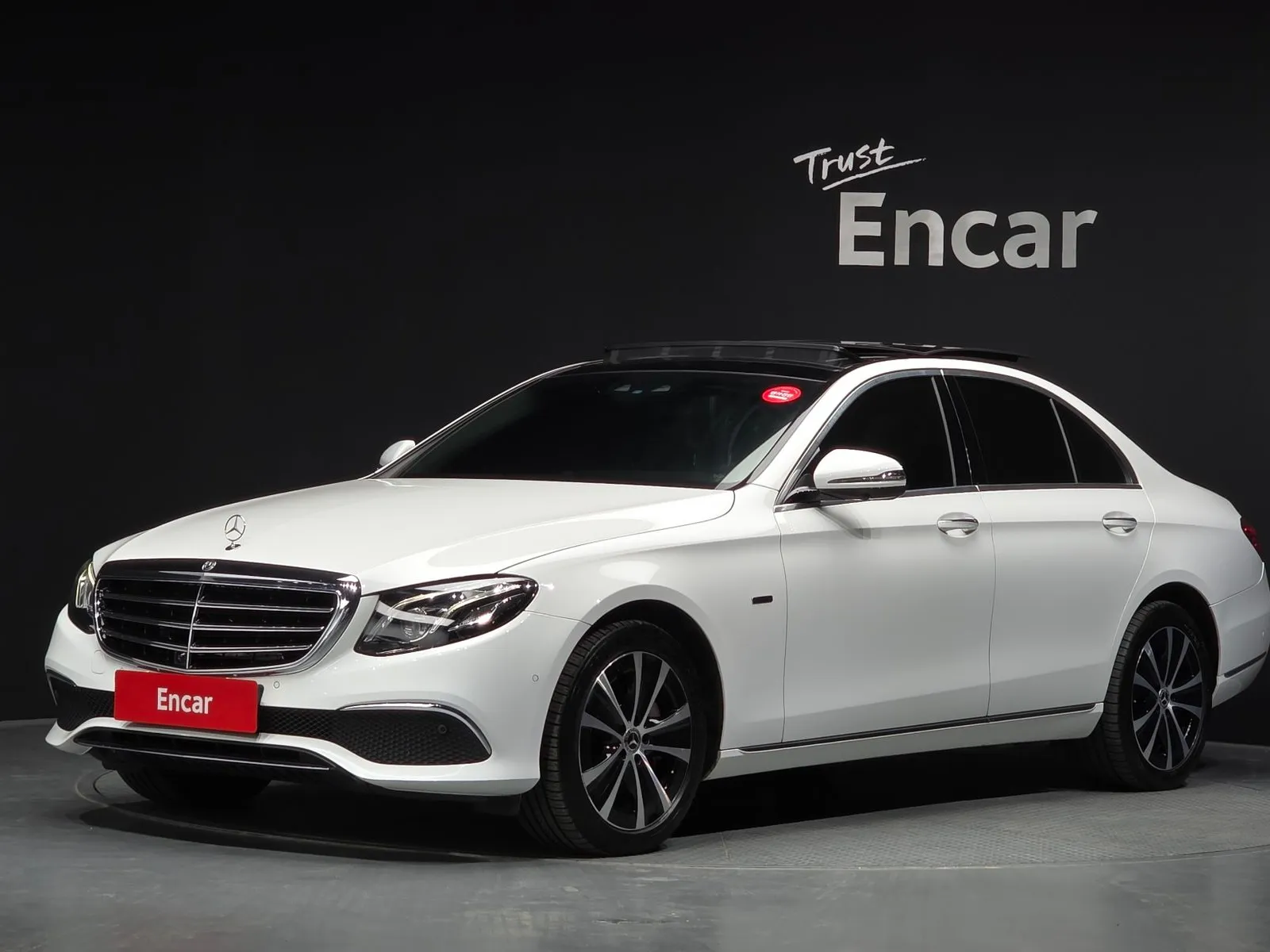 Mercedes-Benz E-Class E300e Exclusive, снимка 1 от 20
