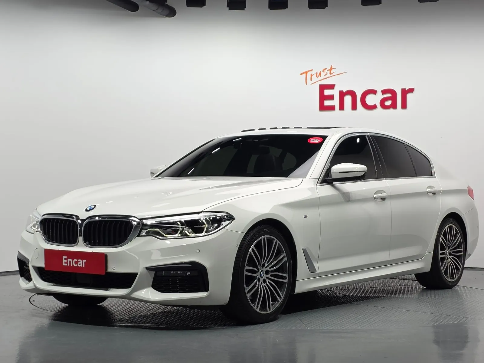 BMW 5 Series 530i xDrive M Sport Package Plus, снимка 1 от 20