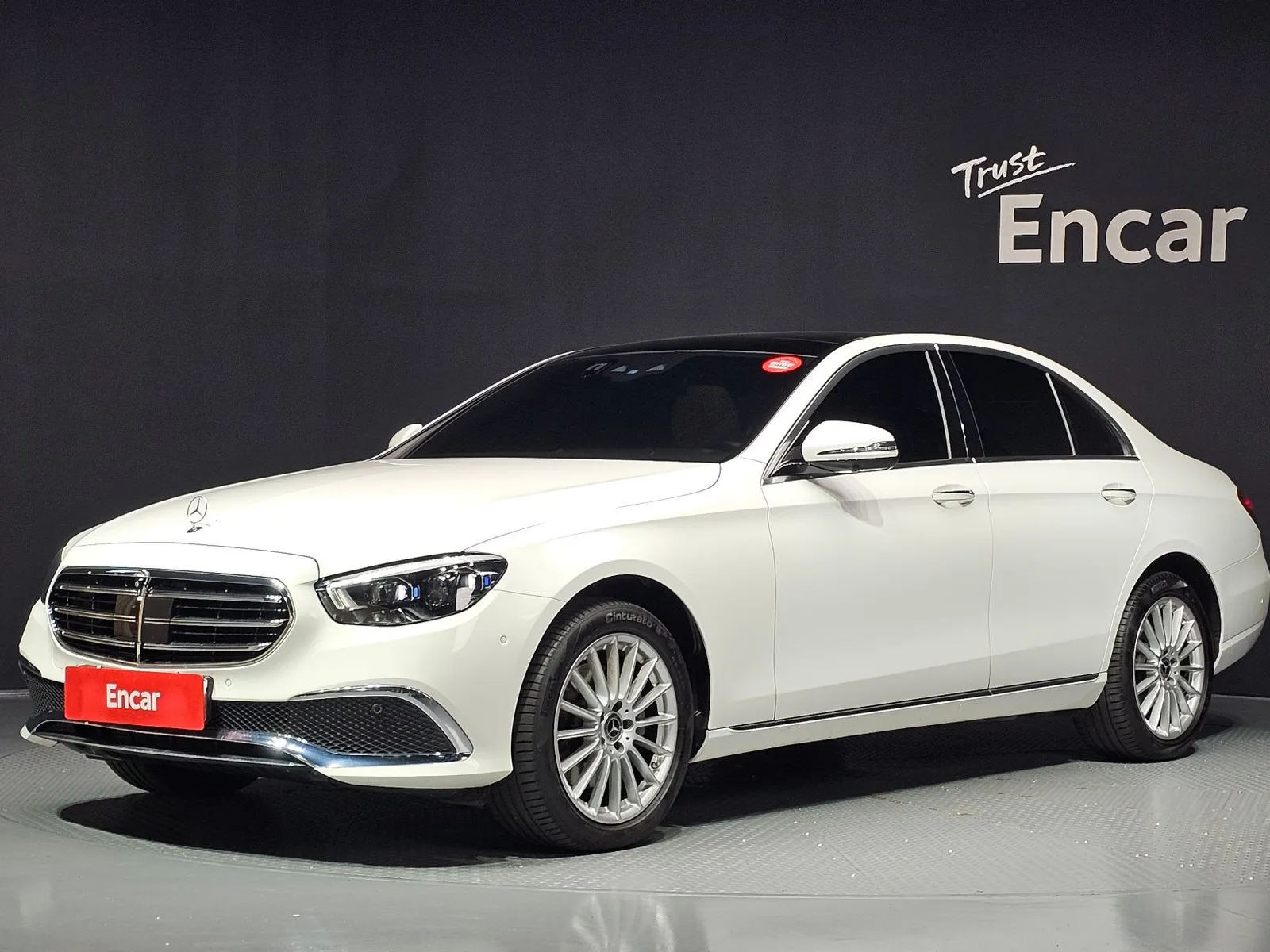 Mercedes-Benz E-Class E220d 4MATIC Exclusive, снимка 1 от 20