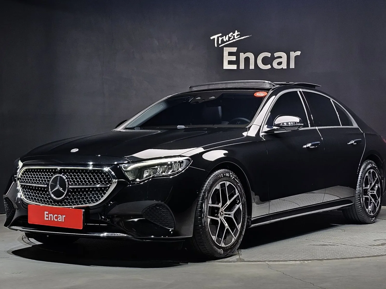 Mercedes-Benz E-Class E200 Avantgarde, снимка 1 от 20