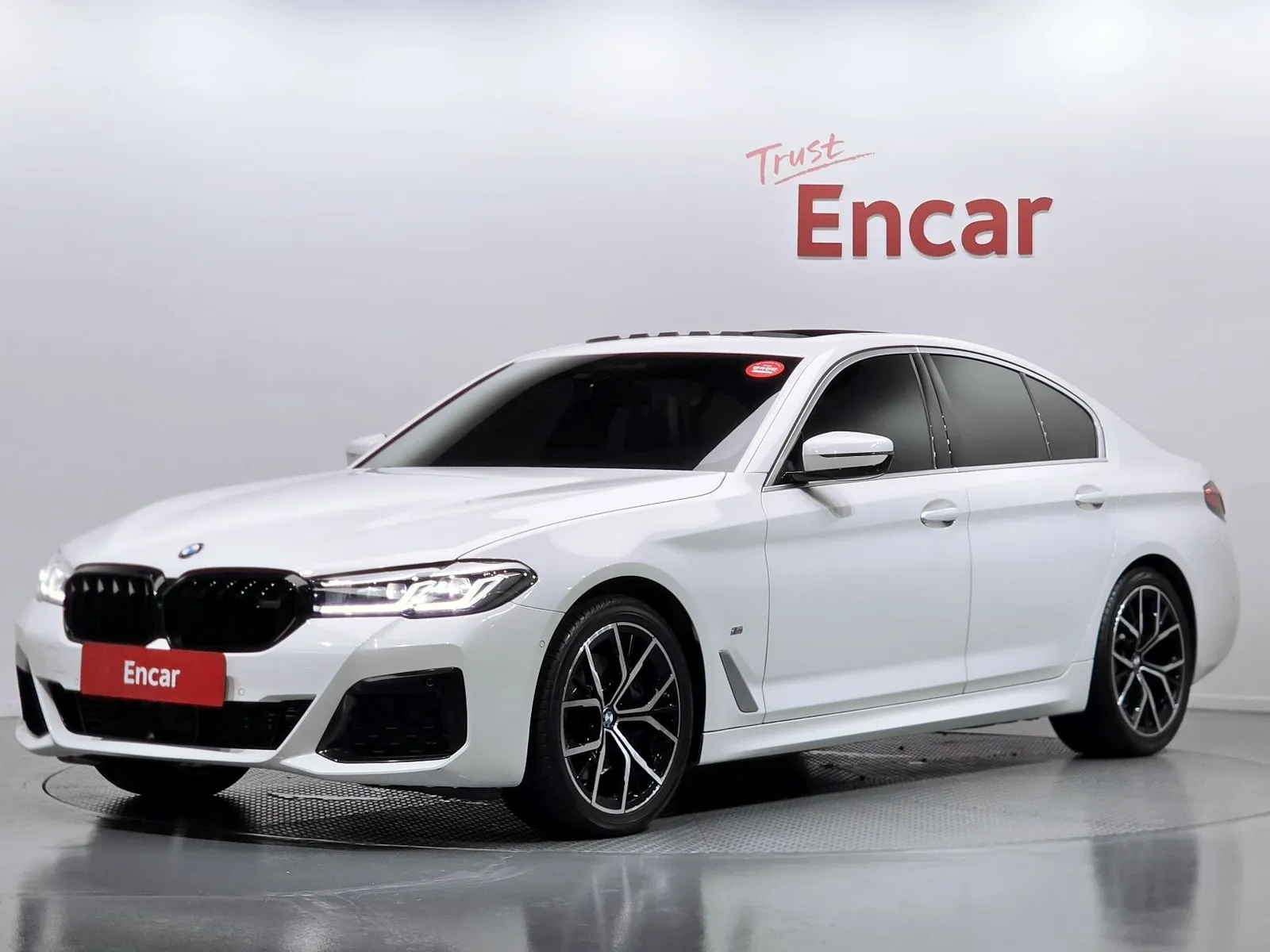 BMW 5 Series 530i xDrive M Sport Package, снимка 1 от 20